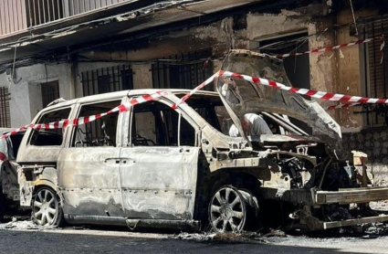 Vehículo calcinado en Moraleja